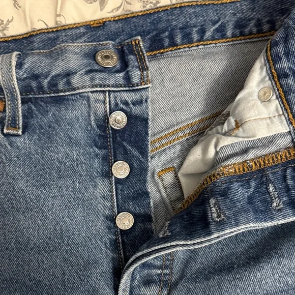 Levi's Classic Blue Jean Shorts - Picture 3 of 6